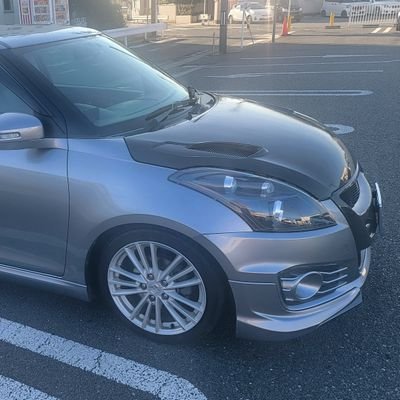 スイフトスポーツ ZC32   シルバー に、乗っています。 無言のフォローすいません😢⤵⤵ よろしくお願いいたします🎵
ＳＵＰＥＲ　GT好き