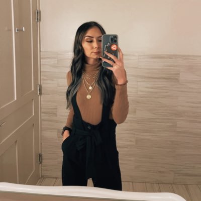 hollieguidry's profile picture. ig: @hollieguidryy