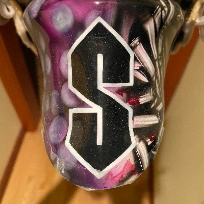 raspygatsby's profile picture. “I have bad ADD so I deliver 1 minute reviews on things that interest me.” However, this Twitter account has turned mostly into a Wine & Comics page.