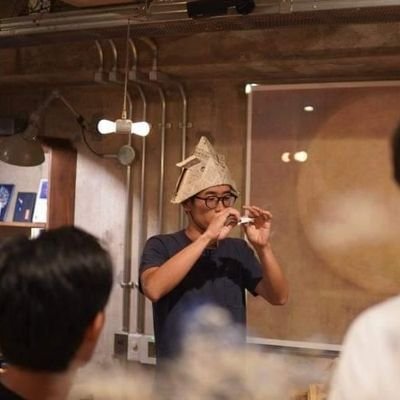 折り紙歴20年以上。
香川県出身、転々としていて今は浜松を拠点にアーティストとして作品を販売したり子供たちや高齢者を対象にした教室で講師をして活動中！
折り紙アーティストとしての成長録です