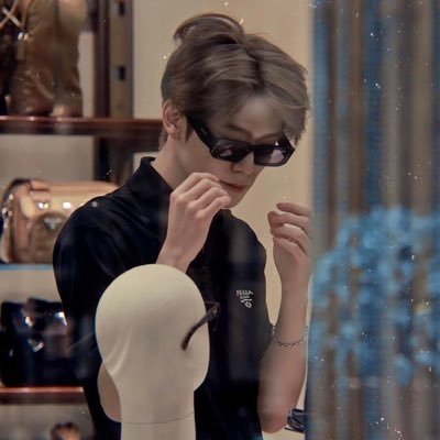 To the world! 여기는 NCT! 안녕하세요, hello I'm NCT 127's Valentine Boy, Jaehyun.