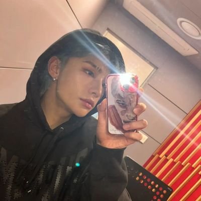 kocham kotki, makijaże i stray kids
// Herbata dobra na wszystko// she/her // takie życie chemika // GOŁYM BYĆ