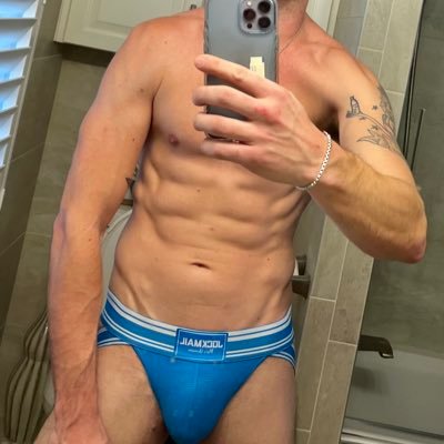 32 gym & outdoor enthusiast 18+ only @BrokeStr8Boys OG Follow me! for bookings and collabs dm me ...💰💪🏼🍑🍆