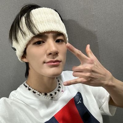markmyjeno's profile picture. FOR #JENO : In this sea of strangers, I hope that the waves leads me closer to you. Jeno-ya I love you. ❤ #JAEMIN #TAEYONG #JAEHYUN #MARK • @chocooberry_23