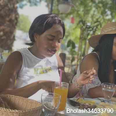 Bholash34633790's profile picture. Cheltenham 🇬🇧
Furmum to lifeasalabrador 🐶
Fiancé to phamlett1 💍