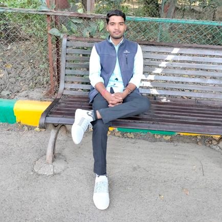 shaitan_garasia's profile picture. अपनी मंजिल को भुलाकर जीया तो क्या जीया......................?
हैं दम तो उसे पाकर दिखा..........................................?
YouAreTheLeadarOf YourLife