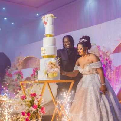 Royalecakes1's profile picture. Your one stop cake shop! 
very affordable!
creativity at its peak!
Yummy treats guaranteed!
I.G @royalecakes
whatsapp- 07065249629
We deliver everywhere!