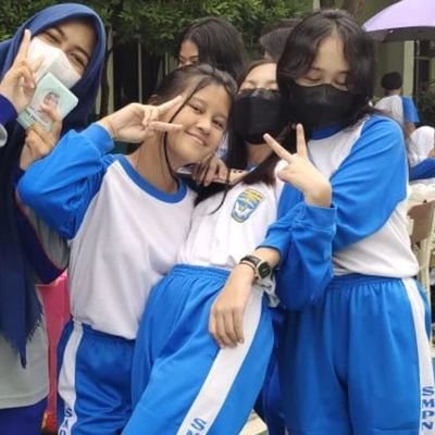 Suka seragam sekolah aplgi seragam olahraga

                                      Dm saja klo mau di Acc