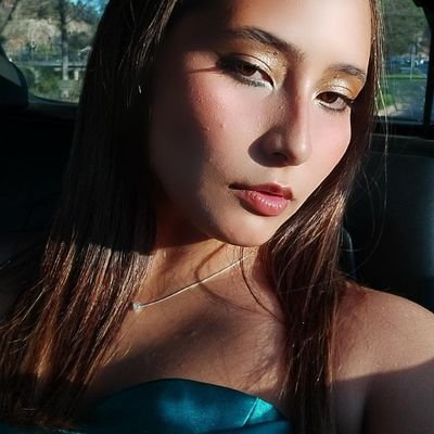 Una chiquilla que desea un beso de esos que te dejan loco