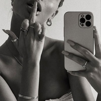 zgwalter1's profile picture. coś tam czytam i piszę🤍#illegalnapapierze  #undefeated_zw #knowme_zw #rozbiteuczucia #TornHeartswatt