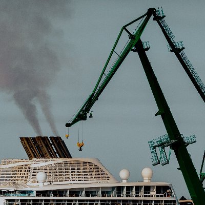 Suivi des émissions de CO2 et de la pollution par les navires de croisière à Marseille. 🛳️🔥🌍 Powered by @YachtCO2tracker en coordination avec @SCroisieres