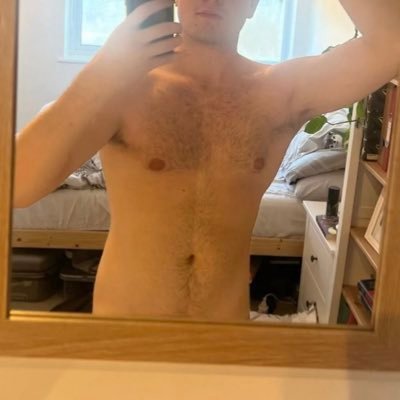 27yo | Hung 8” 🍆 | Bisexual 🔁 | Discreet 🥷🏻| Having lots of 🌶️🍍 fun with my partner | DM for more/meets