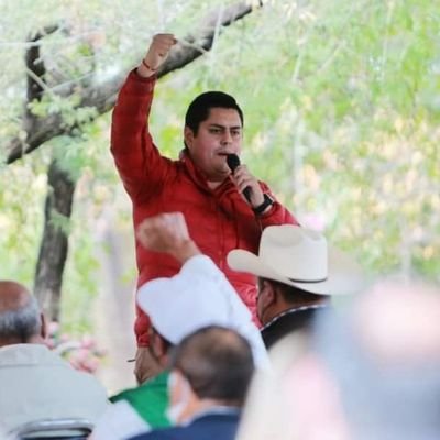 Universitario. Joven priista y activista social.
Presidente de la RED Juventud Popular Municipal Durango