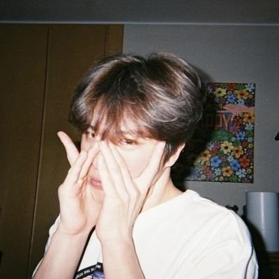 ꗃ ㅤ★ ㅤfan acc ; 𝐬-𝐡𝐞𝐫  🍪  addicted with soothing sounds and energetic movements, then turn around to see the sun and dance together.
