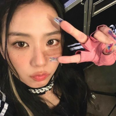 homoyuqi's profile picture. kpop kdramas & games