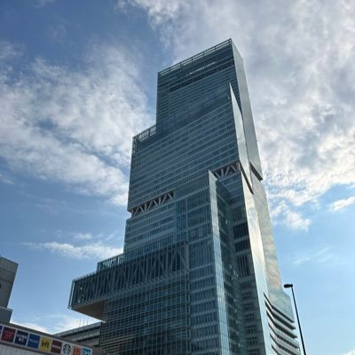 旅行好き。40代サラリーマン不動産投資家。全て土地から購入。東京、神奈川、千葉で7棟60室経営中。平均金利0.8%。年間家賃収入6,500万円＋給与収入2500万円。一室のみ、民泊運営中（年間840万円）