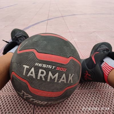 Melómano, apasionado de mi carrera y del basket. Devoto de mi familia y de su porvenir.