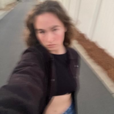 polishpacket's profile picture. they/them