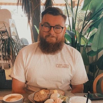 32 Male, Sports fan of all kinds