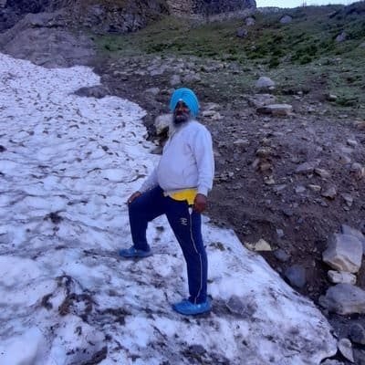 भावनाओं को समझने वाला इंसान ,
दुनिया का सबसे पढ़ा लिखा इंसान होता
ਦੁਨੀਆਂ ਦਾ ਮੈਂ ਬਾਦਸ਼ਾਹ ਮੇਰਾ ਬਾਪੂ ਬਾਬਾ ਨਾਨਕ ਮੇਰੇ ਨਾਲ ਖੜਾ