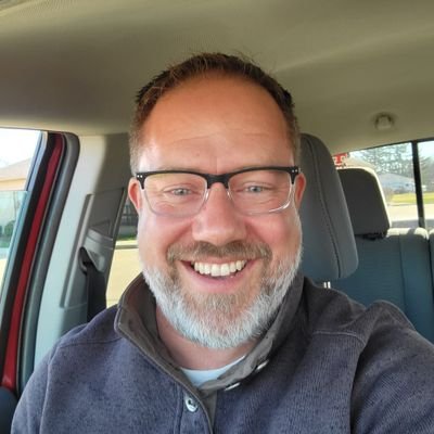 Econ. Dev & Tourism, pen snob, fan of fiddles,sunsets and fountains. @UEvansville Alumnus. Tweets mine.