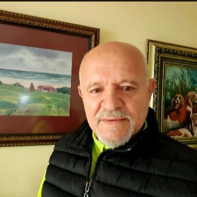 I'm Douglas and base in Chicago... simple and easy going... love make new friends and having fun