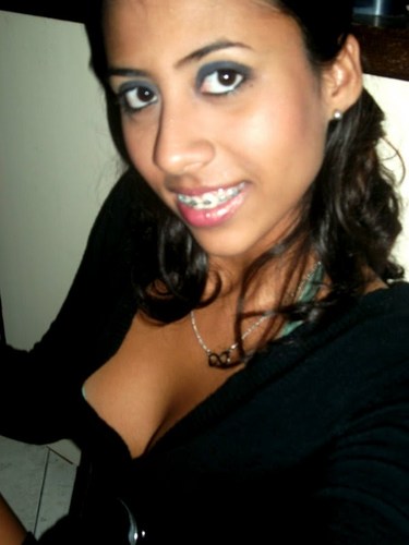 Não sou perfeita, tenho vários defeitos, porém são eles que me fazem ser única....