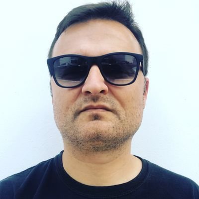 Amo minha família ❤️👨👩👦 Roqueiro 🎸 Colorado 🇦🇹 Liberal 🐍 Quero renovação na política 🇧🇷