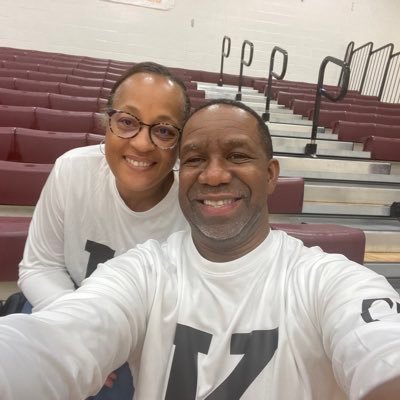 🏀Coach &Assistant Athletic Director CE King -Wife Tona ,dad to Taylon UTMD 1st year Med ,dad to Treyson UT Longhorn 2024 McCombs Business #grind101