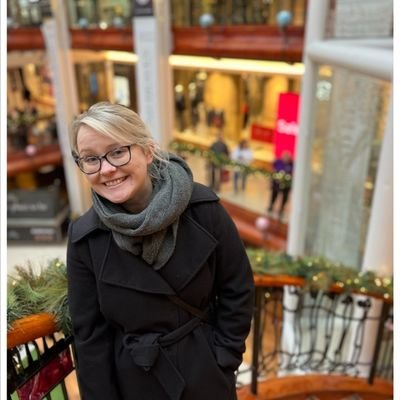 TV_hoax's profile picture. Loves books, works in telly, Jessica Fletcher wannabe.