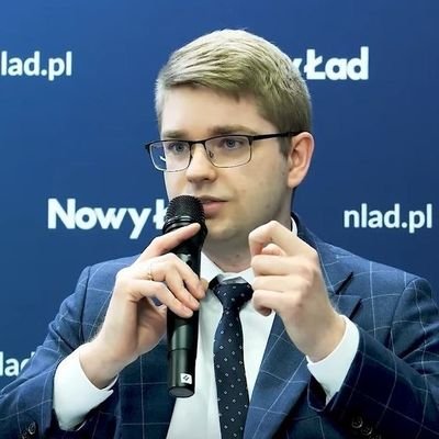 Przygotowuję cykl Raport z Frontu. Członek redakcji portalu @nowylad https://t.co/s4kuVYYFzw. Bezpieczeństwo, konflikty zbrojne, terroryzm, geopolityka, Bliski Wschód.