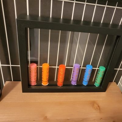 Il faut être toujours ivre. (...), il faut s’enivrer sans trêve. De vin, de poésie ou de vertu, à votre guise.
Mais enivrez-vous
CB