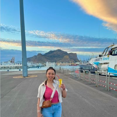 Iucela's profile picture. and remember at the end of the day ? it’s night