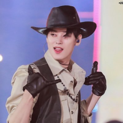 juyeon doesn’t have to worry about his sins committed for the sake of TheB because all catboys go to heaven 😸👍🏻