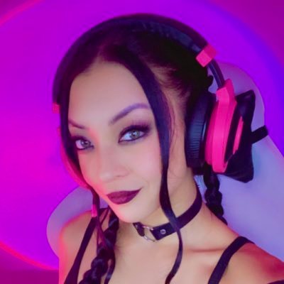 Professional Chiller. Twitch Partner. Night Owl. Hopeful Romantic. @oobootea = 🙇🏻♀️🤫