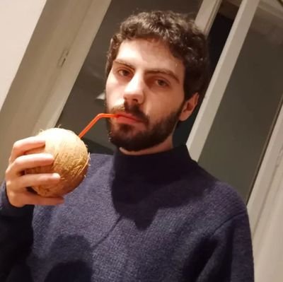 175Lennon's profile picture. Une main lave l'autre