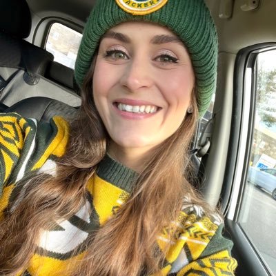 Stumbling through life while I eat popcorn and talk about sports. #GreenBayPackers #DogMom