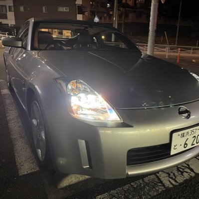 Z33乗ってます。車にはあまり詳しくないですがカッコいいので購入決めました！色々と教えて頂けたらと嬉しいです！無言フォローすみません。