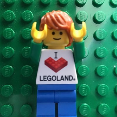 レゴファンの中3です。お城シリーズやってます。ミニフィグや建物を作っています。今年は受験生なのであまり更新できませんがよろしくお願いします!