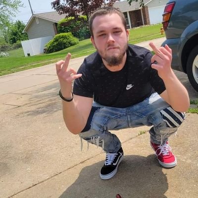 ST.LOUIS Rapper TGS Tommy 17 go look on YouTube TGS Tommy 17 🤑🐍💚
TG4L