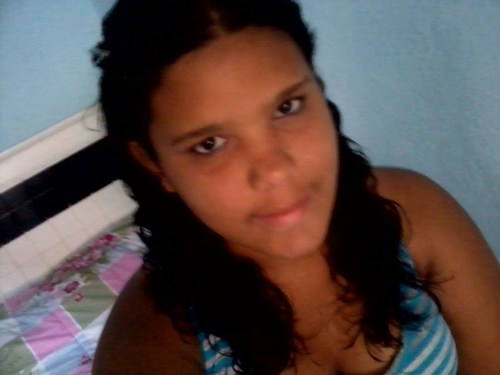 oi sou uma pessoa que me apego muito rapido as pessoas quer saber + siga eu