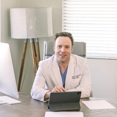 Dr. James D. Goggin a Board Certified Plastic surgeon who grew up in Fort Worth, Texas. He attended Abilene Christian University, graduating with a 4.0 GPA in