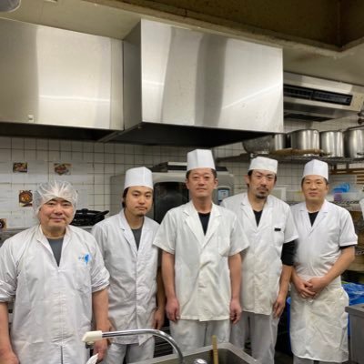 静岡の伊豆長岡温泉 #富嶽はなぶさ で料理長をやっています。伊豆の豊かな食材を活かした四季折々の料理・献立が自慢です。日々の仕込みや料理写真などを発信していきますので、宜しくお願いします。