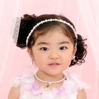 たかはし　ゆの　です。(まだ4歳のため母管理ですが、Twitter初心者のため不慣れです。無言フォローとなりますが、お許し下さい。)
テアトル東京校所属。令和産まれ。
歌と踊りと変な声や音を出すのがマイブームです。
朝食にイチゴがあると、目覚めスッキリです。