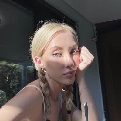 EmmaMensly's profile picture. 1m69 🏃🏻‍♀️
grande danseuse 💃🏻