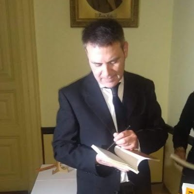 Profesor en Historia. Diplomado Universitario en Historiografia