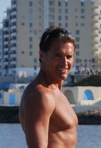 robyfalcone64's profile picture. 