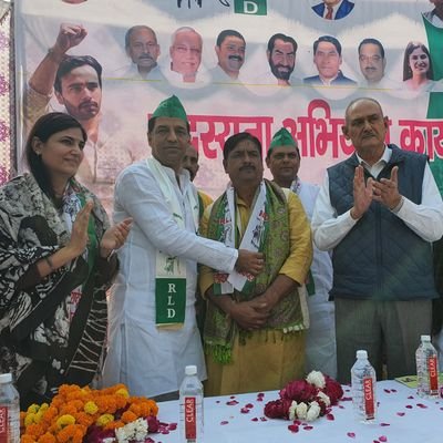 महानगर अध्यक्ष-राष्ट्रीय लोकदल;
अध्यक्ष-राष्ट्रीय पंजाबी समाज;
सह कोषाध्यक्ष-संयुक्त व्यापार संघ;
पूर्व सदस्य-केंद्रीय फिल्म सेंसर बोर्ड;