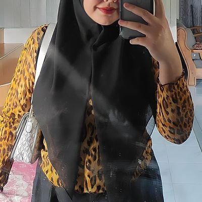 yissmezee's profile picture. 💛