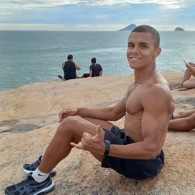 Conhecido por muitos, querido por alguns e amigo de poucos...GF♠️🔱 •RJ🏖//ZN🙅🏽♂️🔞 •Mengão🖤❤